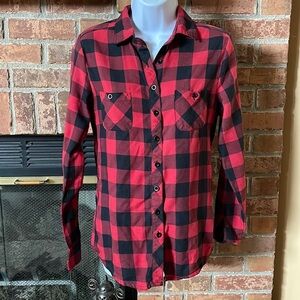 Hot Topic Red & Black Plaid Button Down Shirt